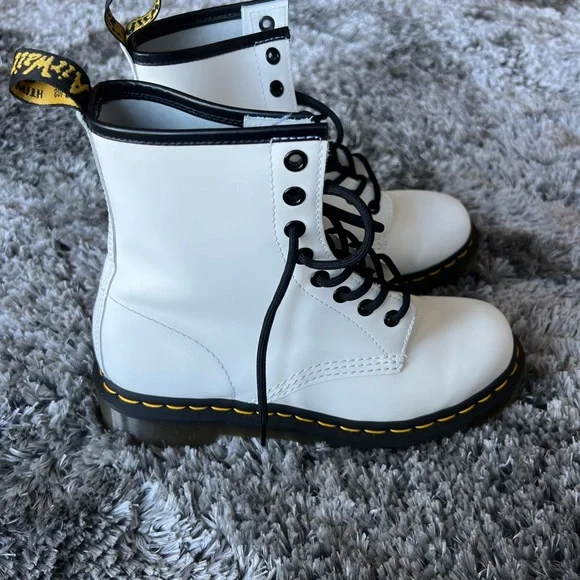 Dr Martens boots - Picture 5 of 5